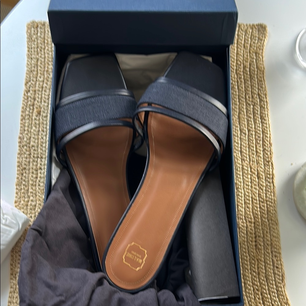 New in box Malone Souliers slide sandals in size 41, navy blue, linen/leather